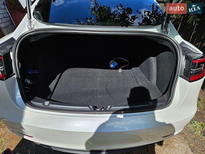 Седан Tesla Model 3 2018 в Миргороді