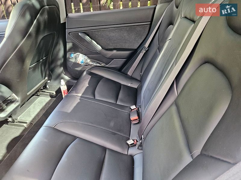 Седан Tesla Model 3 2018 в Миргороді