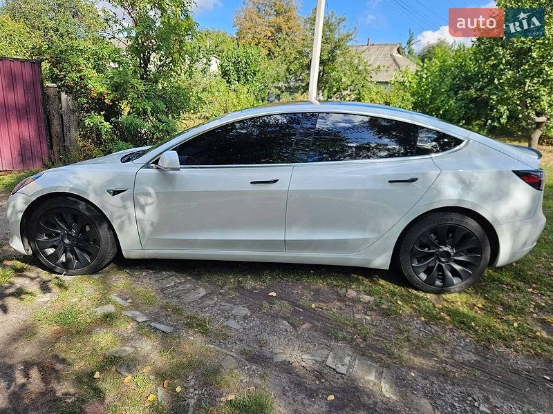 Седан Tesla Model 3 2018 в Миргороді