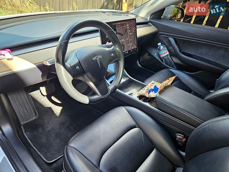 Седан Tesla Model 3 2018 в Миргороді