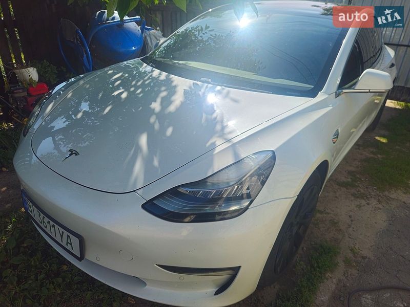Седан Tesla Model 3 2018 в Миргороді