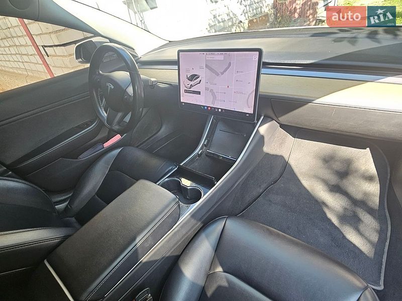 Седан Tesla Model 3 2018 в Миргороді