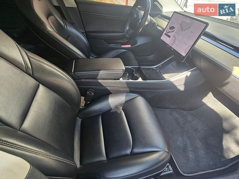 Седан Tesla Model 3 2018 в Миргороді
