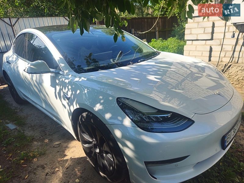 Седан Tesla Model 3 2018 в Миргороді