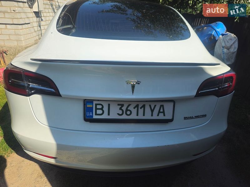 Седан Tesla Model 3 2018 в Миргороді