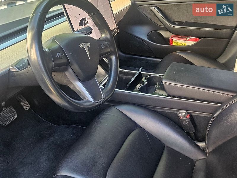 Седан Tesla Model 3 2018 в Миргороді