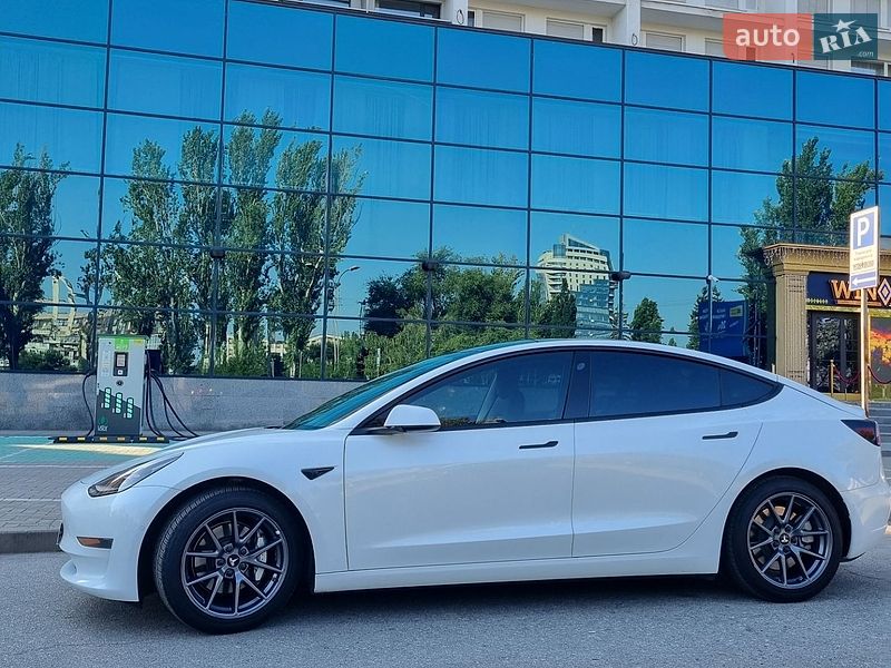 Седан Tesla Model 3 2021 в Запоріжжі