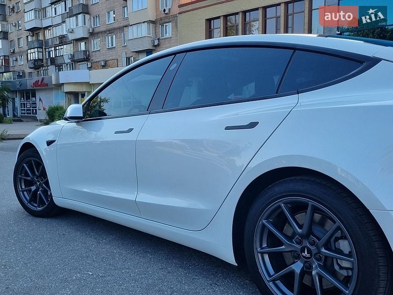 Седан Tesla Model 3 2021 в Запоріжжі