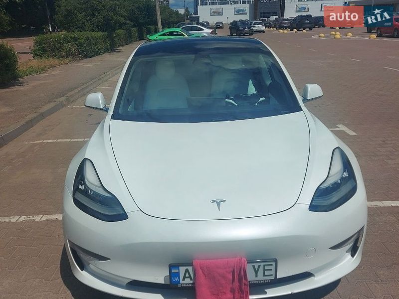 Седан Tesla Model 3 2020 в Житомире