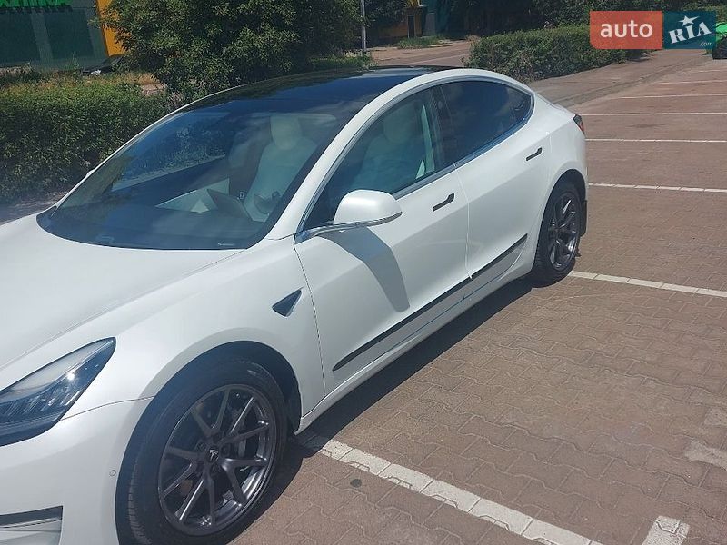Седан Tesla Model 3 2020 в Житомире