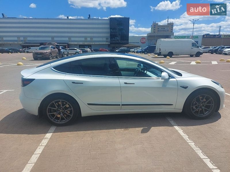 Седан Tesla Model 3 2020 в Житомире