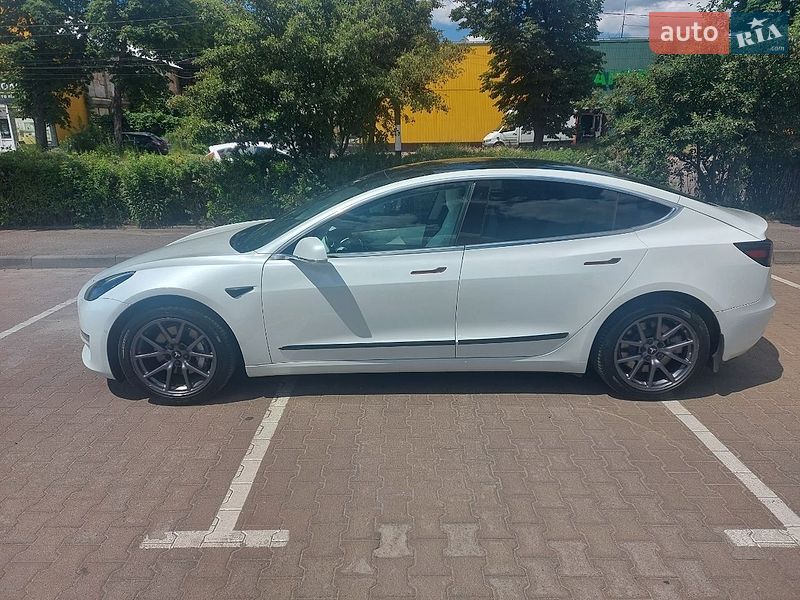 Седан Tesla Model 3 2020 в Житомире