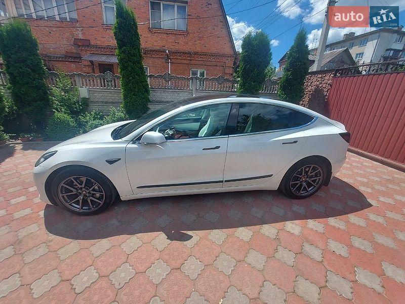 Седан Tesla Model 3 2020 в Житомире