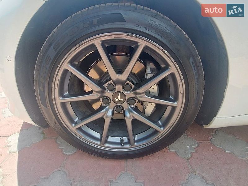 Седан Tesla Model 3 2020 в Житомире