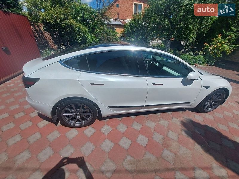Седан Tesla Model 3 2020 в Житомире