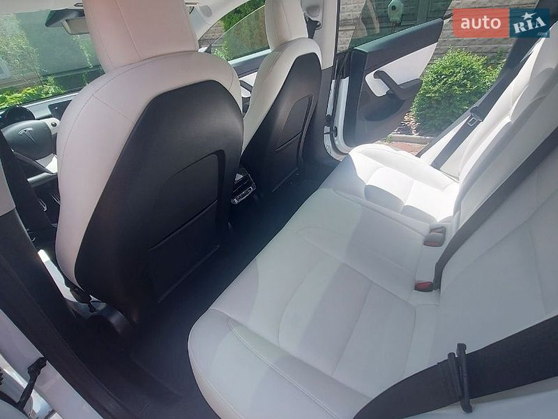 Седан Tesla Model 3 2020 в Житомире
