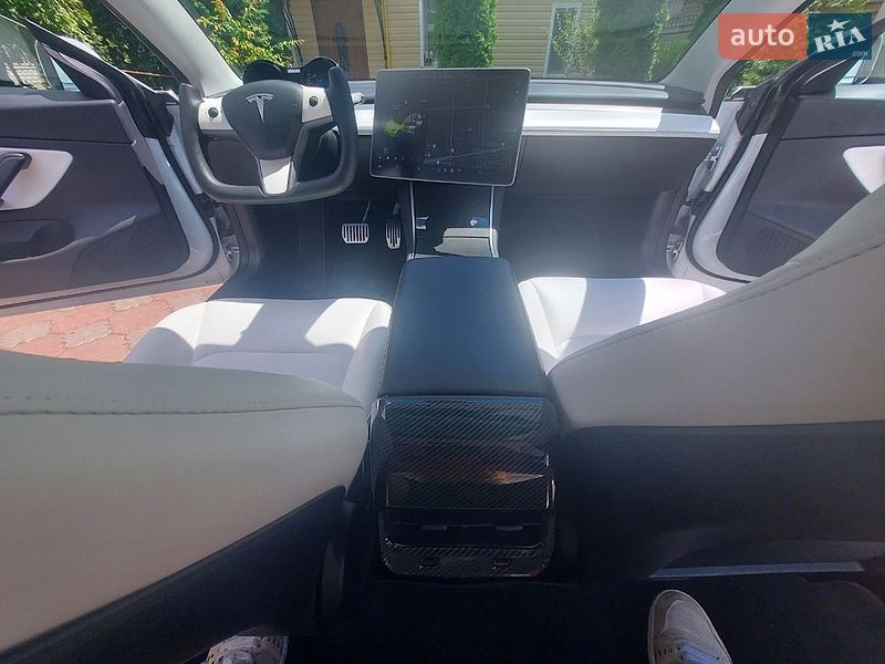 Седан Tesla Model 3 2020 в Житомире