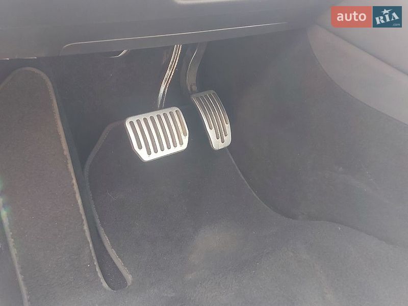 Седан Tesla Model 3 2020 в Житомире