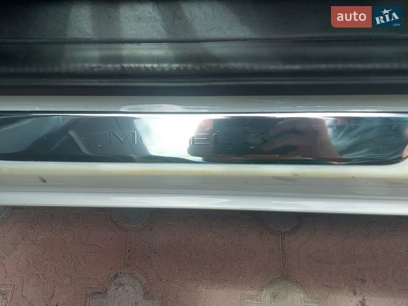 Седан Tesla Model 3 2020 в Житомире