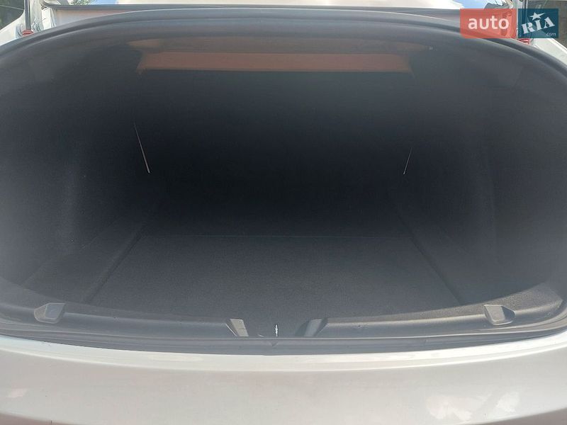 Седан Tesla Model 3 2020 в Житомире