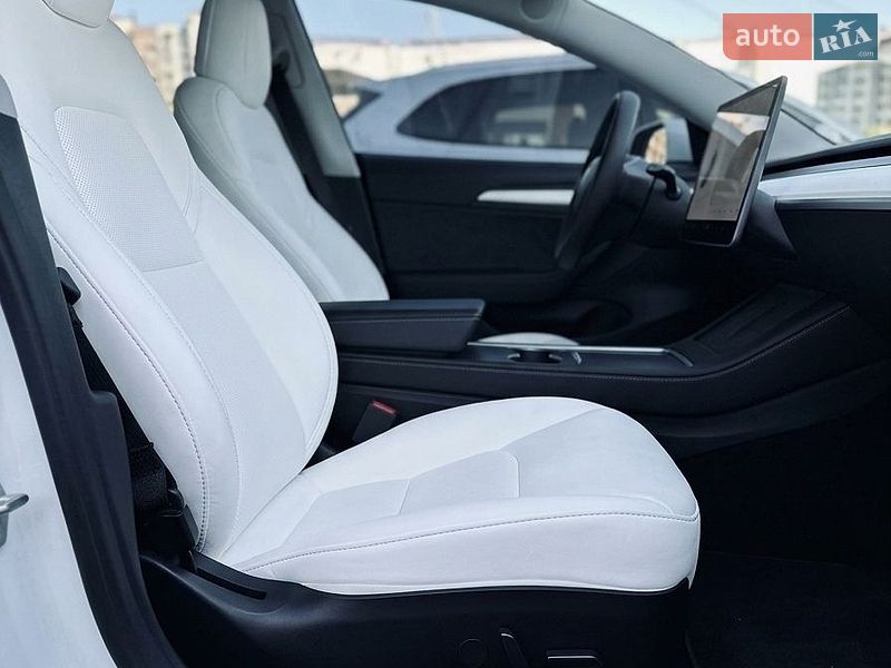Седан Tesla Model 3 2022 в Ивано-Франковске