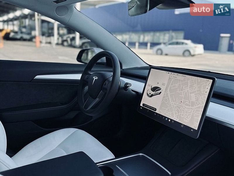 Седан Tesla Model 3 2022 в Ивано-Франковске