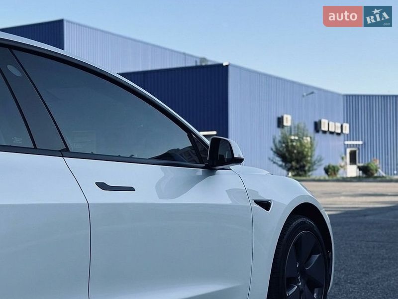 Седан Tesla Model 3 2022 в Ивано-Франковске