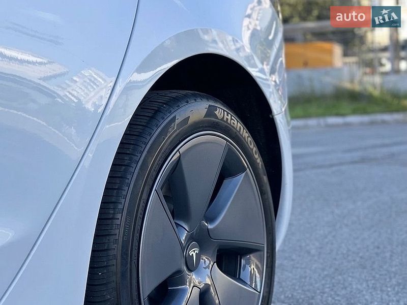 Седан Tesla Model 3 2022 в Ивано-Франковске