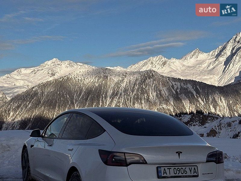Седан Tesla Model 3 2022 в Ивано-Франковске