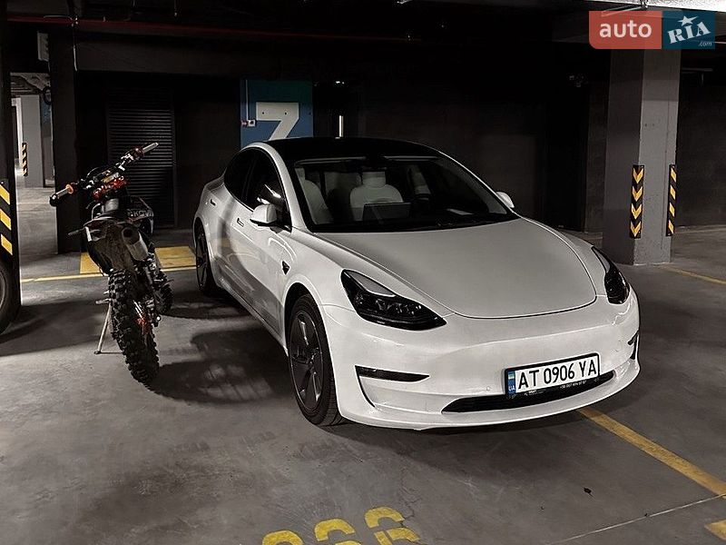 Седан Tesla Model 3 2022 в Ивано-Франковске