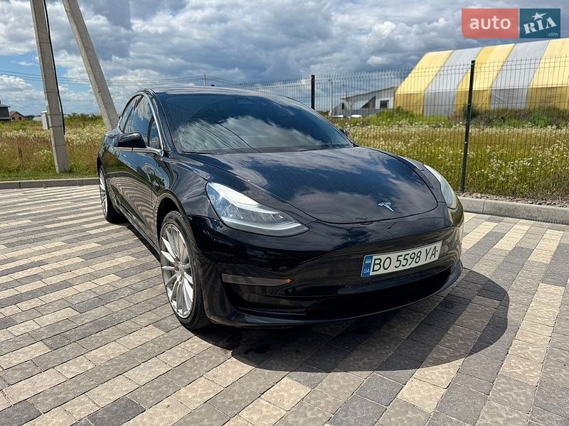 Седан Tesla Model 3 2018 в Львове