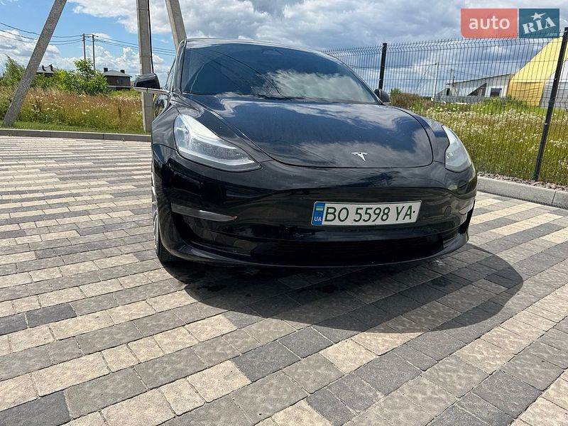 Седан Tesla Model 3 2018 в Львове