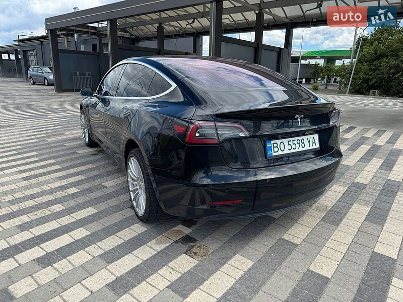 Седан Tesla Model 3 2018 в Львове