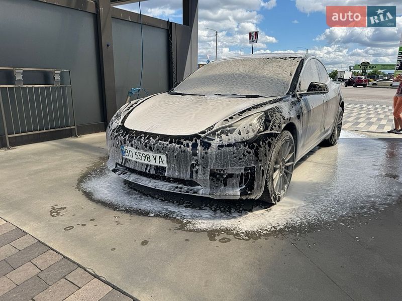 Седан Tesla Model 3 2018 в Львове