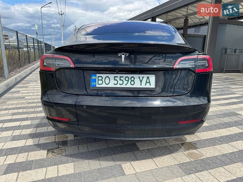 Седан Tesla Model 3 2018 в Львове