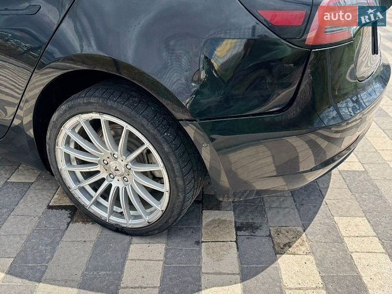 Седан Tesla Model 3 2018 в Львове