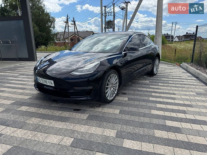 Седан Tesla Model 3 2018 в Львове
