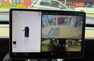 Седан Tesla Model 3 2018 в Львове
