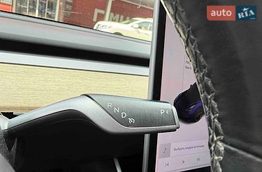 Седан Tesla Model 3 2018 в Львове