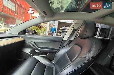 Седан Tesla Model 3 2018 в Львове