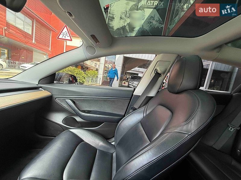 Седан Tesla Model 3 2018 в Львове