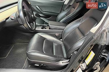 Седан Tesla Model 3 2018 в Львове