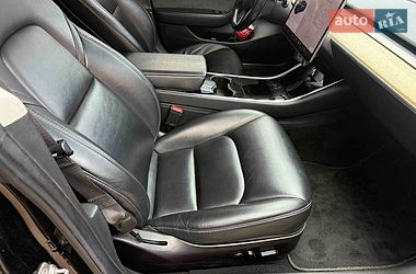 Седан Tesla Model 3 2018 в Львове