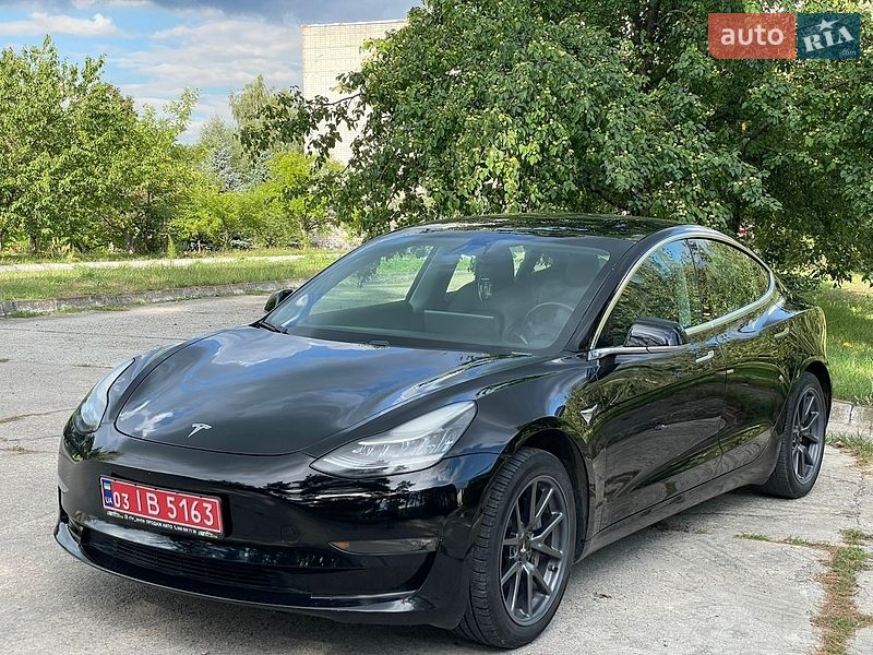 Седан Tesla Model 3 2019 в Нетішині