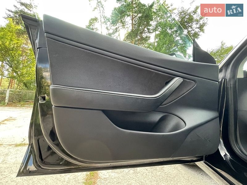 Седан Tesla Model 3 2019 в Нетішині