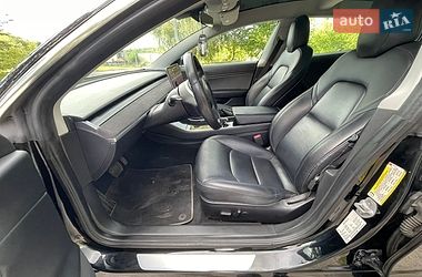 Седан Tesla Model 3 2019 в Нетішині