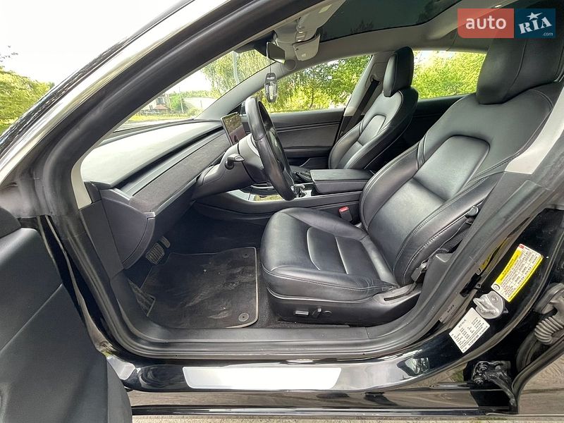 Седан Tesla Model 3 2019 в Нетішині