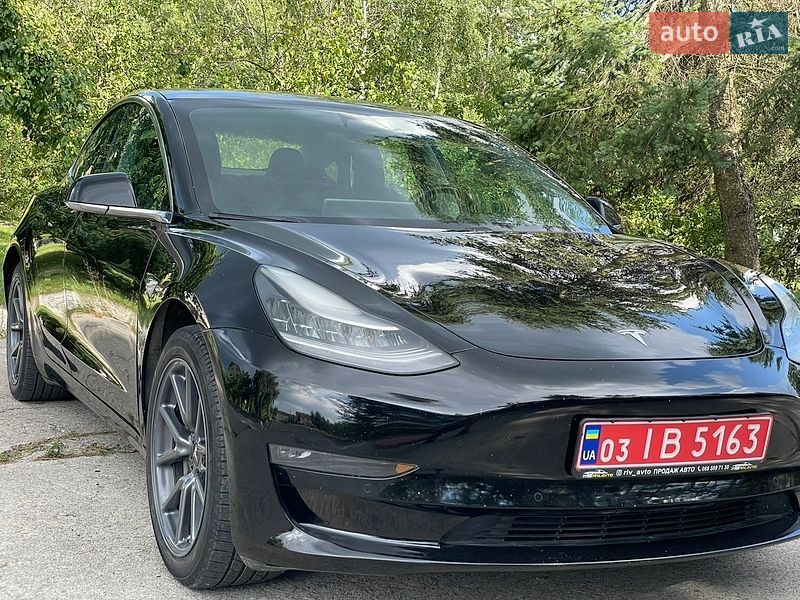 Седан Tesla Model 3 2019 в Нетішині