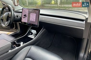 Седан Tesla Model 3 2019 в Нетішині