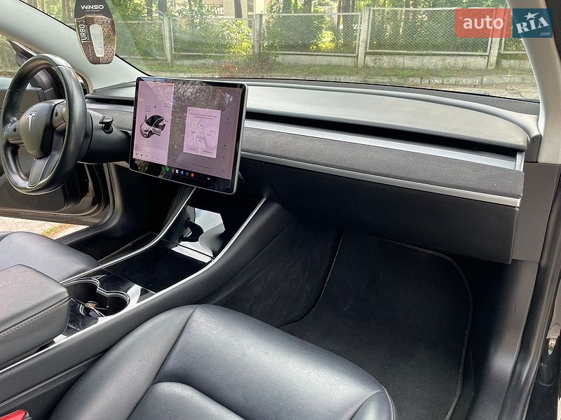 Седан Tesla Model 3 2019 в Нетішині